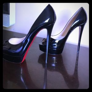 Authentic CL lady peep!! Her royal hotness!!👠